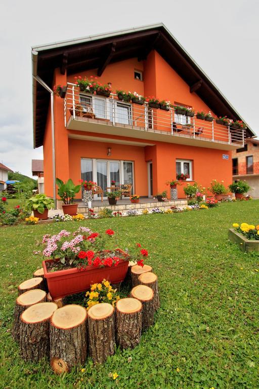 Vila Julija - Apartment & Rooms Otočac Exteriör bild