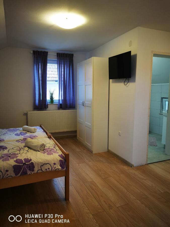 Vila Julija - Apartment & Rooms Otočac Exteriör bild