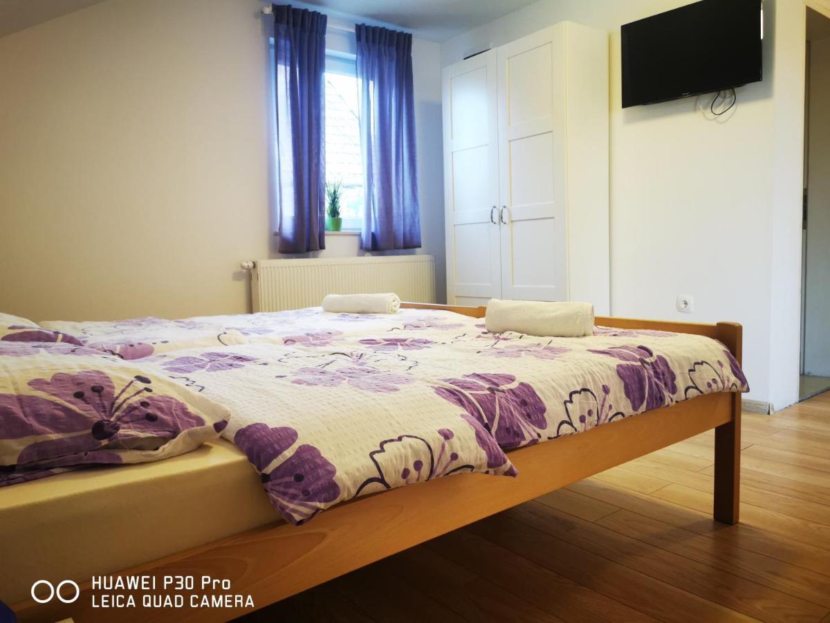 Vila Julija - Apartment & Rooms Otočac Exteriör bild