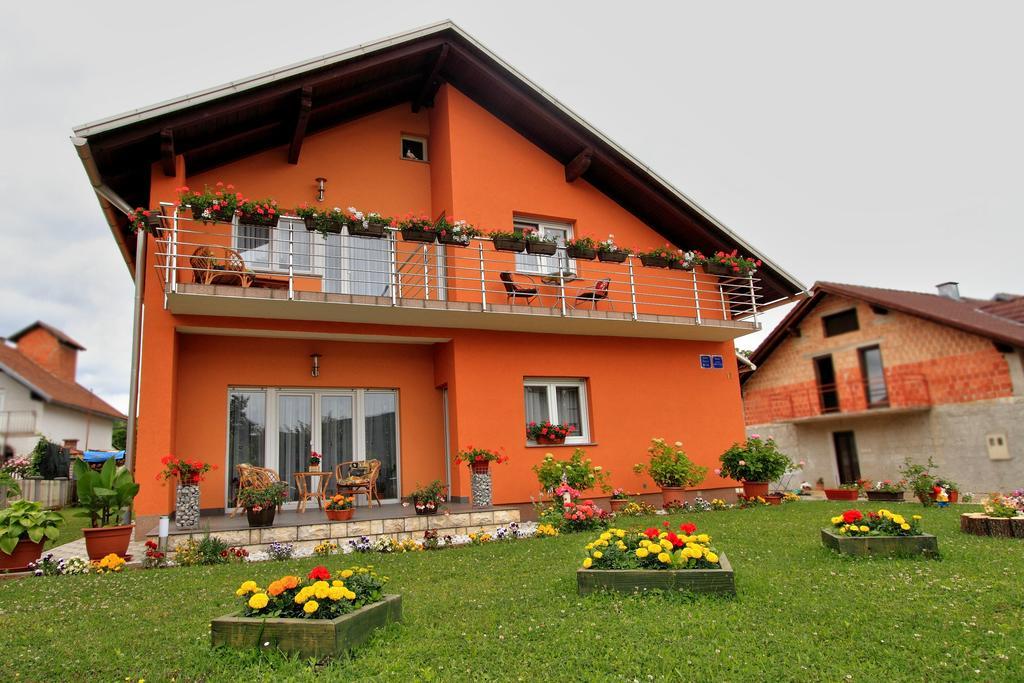 Vila Julija - Apartment & Rooms Otočac Exteriör bild