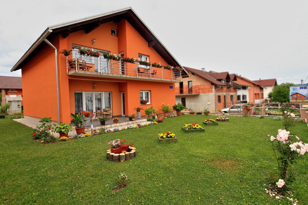 Vila Julija - Apartment & Rooms Otočac Exteriör bild