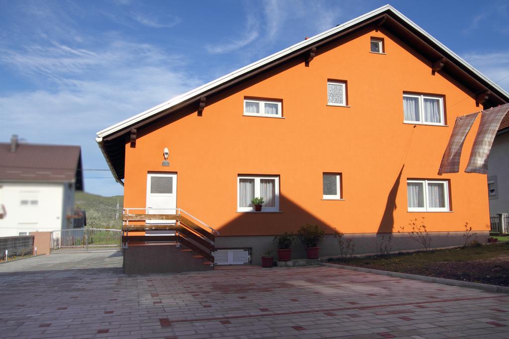 Vila Julija - Apartment & Rooms Otočac Exteriör bild