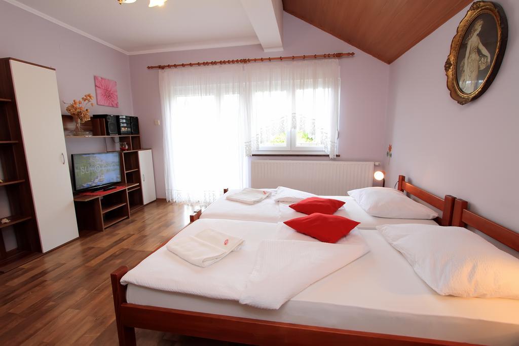 Vila Julija - Apartment & Rooms Otočac Exteriör bild