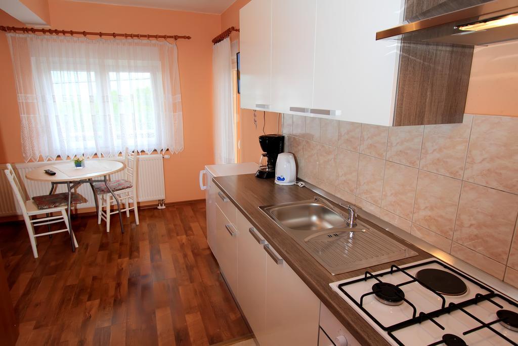 Vila Julija - Apartment & Rooms Otočac Exteriör bild